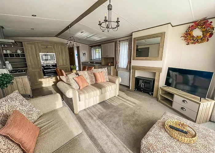 Stunning 8 Berth Caravan With Decking At Kessingland Beach Ref 90017D