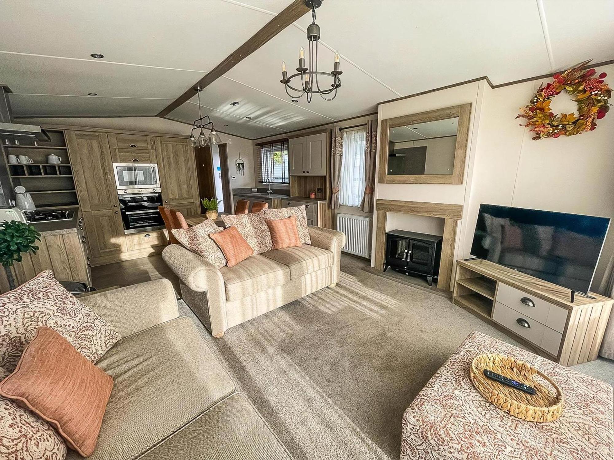Stunning 8 Berth Caravan With Decking At Kessingland Ref 90017d Benacre