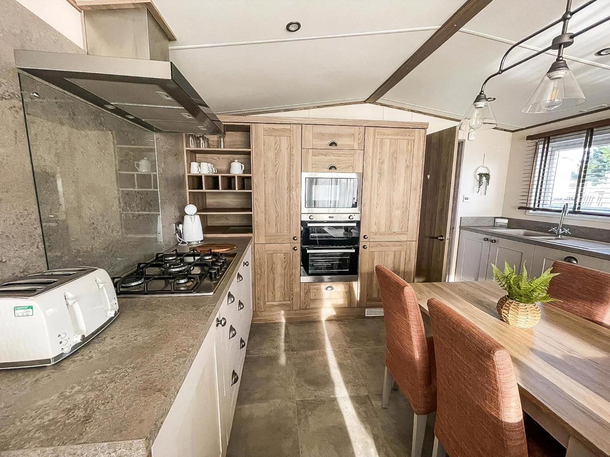 Stunning 8 Berth Caravan With Decking At Kessingland Ref 90017d Benacre